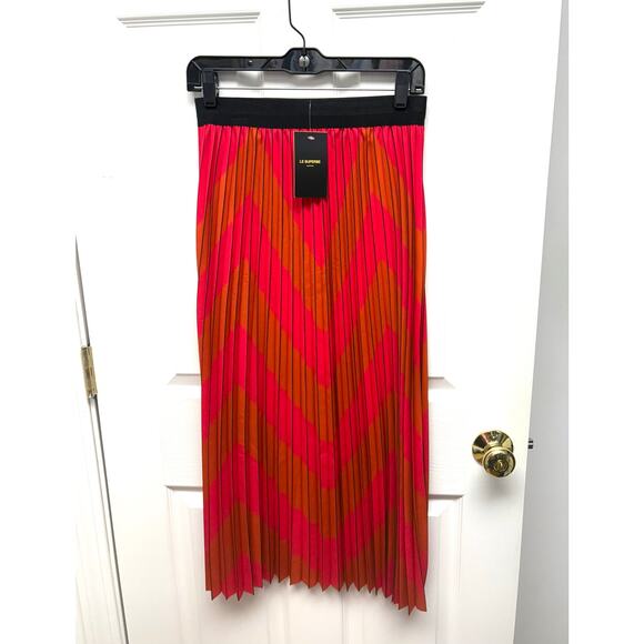 NWT Le Superbe Red Pleated Chevron Skirt, Long, Elastic Waist, Women’s Size M - Picture 4 of 8